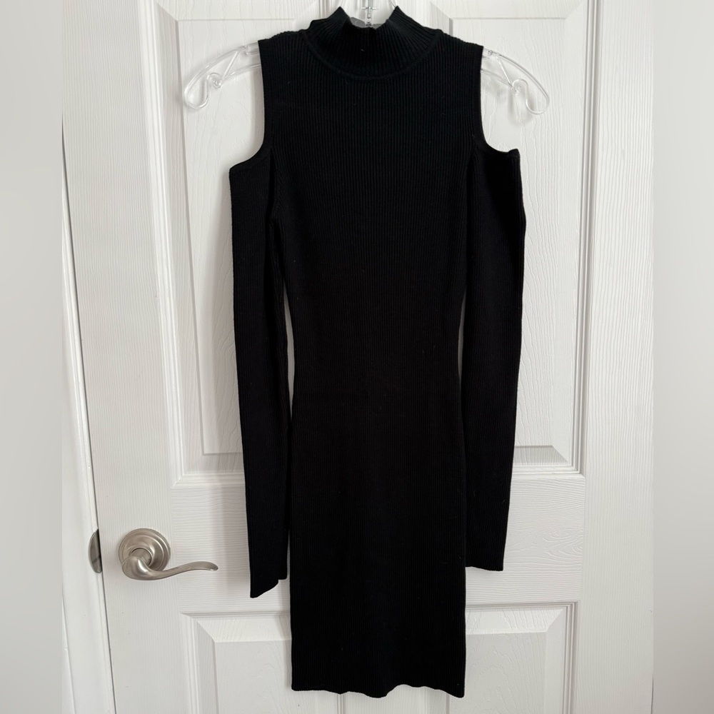 Chic Black Cold Shoulder Long Sleeve Dress size small